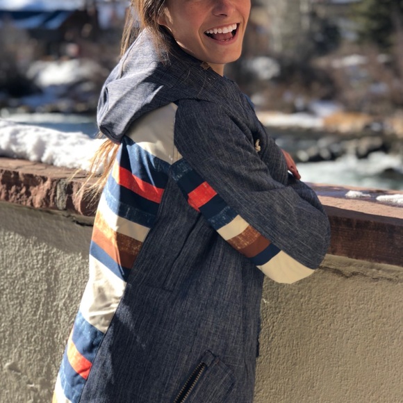 Roxy ski/snowboard jacket - Picture 3 of 6